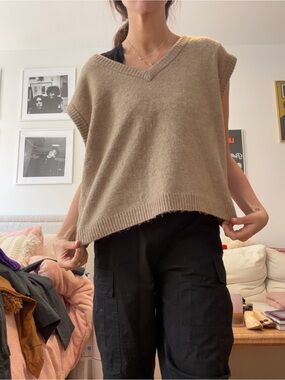 H&M Sleeveless V-Neck Knit Vest - Taupe